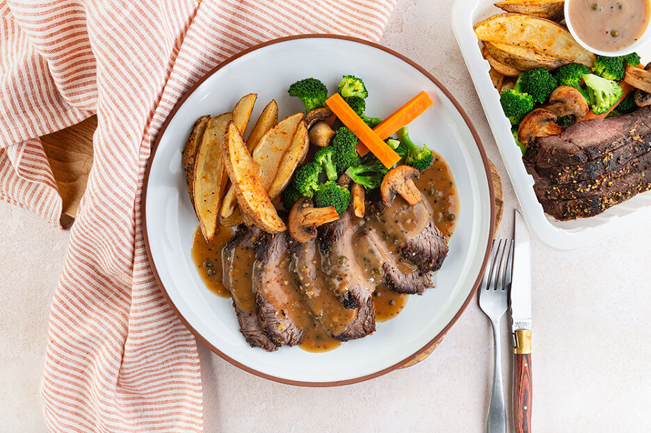 6. Haut de surlonge grillé aux épices à steak de Montréal, sauce au poivre